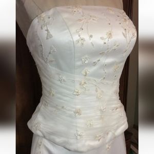 Oleg Cassini wedding dress ● wide hips